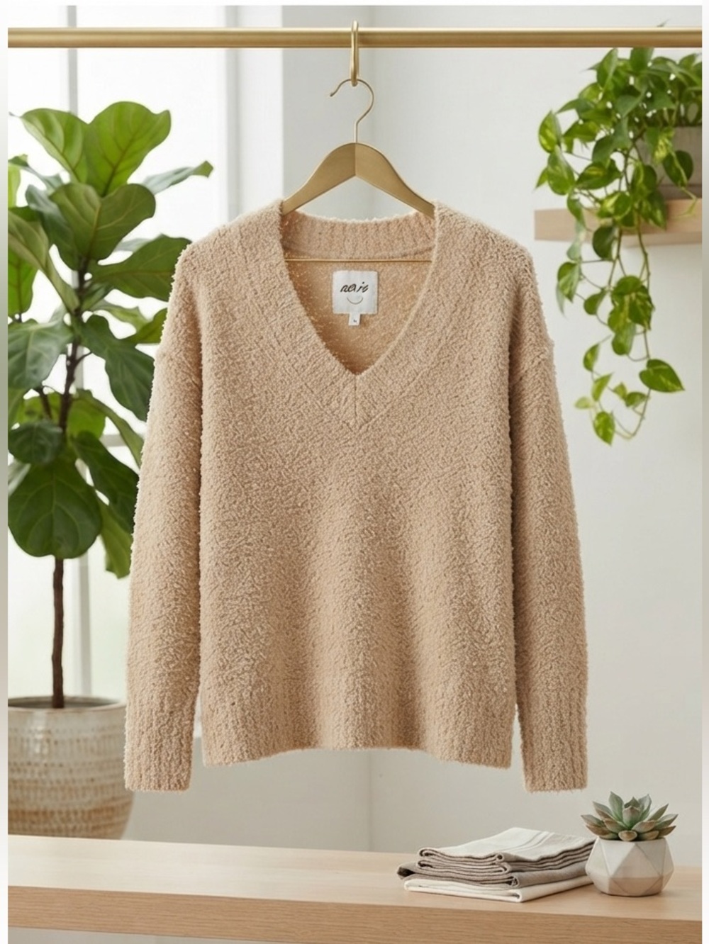 NWT AERIE TEDDY BOUCLE COZY OVERSIZED V SWEATER SIZE MEDIUM